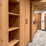 Апартаменти Grandview Collection Luxus-wohnung In By Interhome Капрун